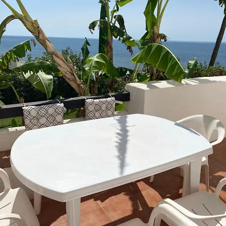 * Dream Home * Beachfront, Pool, Sea View * *